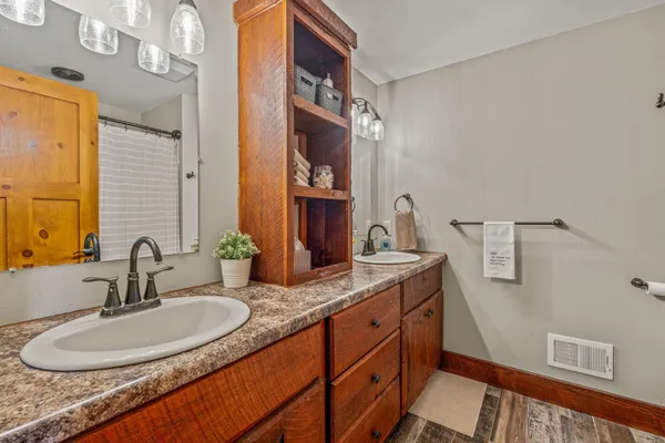 $1,749,900 | 3024 Nagawicka Avenue, Delafield, WI 53018