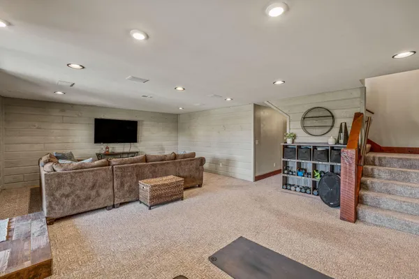 $1,749,900 | 3024 Nagawicka Avenue, Delafield, WI 53018