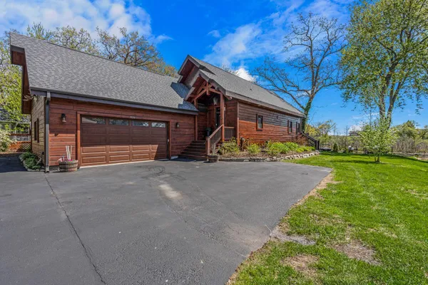 $1,749,900 | 3024 Nagawicka Avenue, Delafield, WI 53018