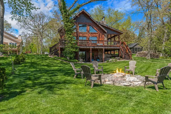 $1,749,900 | 3024 Nagawicka Avenue, Delafield, WI 53018