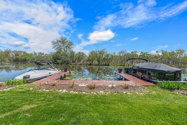 $1,749,900 | 3024 Nagawicka Avenue, Delafield, WI 53018