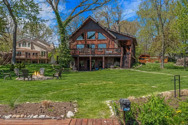 $1,749,900 | 3024 Nagawicka Avenue, Delafield, WI 53018