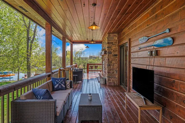 $1,749,900 | 3024 Nagawicka Avenue, Delafield, WI 53018