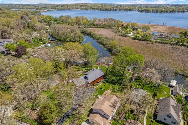 $1,749,900 | 3024 Nagawicka Avenue, Delafield, WI 53018