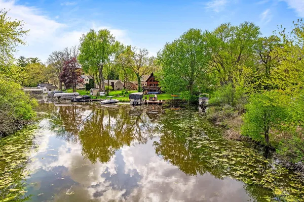 $1,749,900 | 3024 Nagawicka Avenue, Delafield, WI 53018