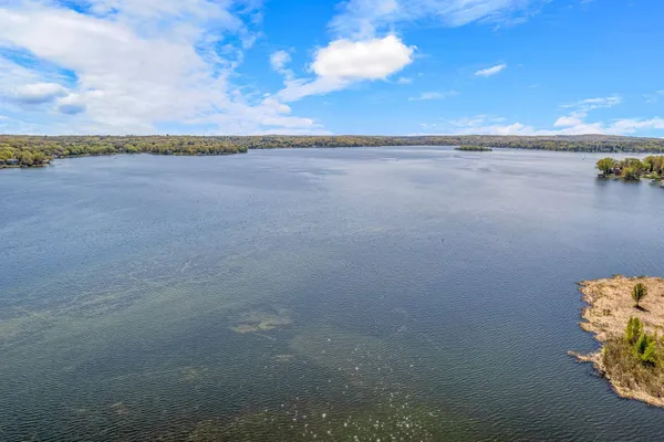 $1,749,900 | 3024 Nagawicka Avenue, Delafield, WI 53018