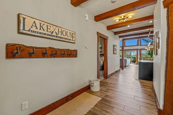 $1,749,900 | 3024 Nagawicka Avenue, Delafield, WI 53018