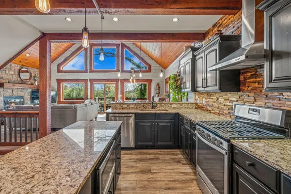 $1,749,900 | 3024 Nagawicka Avenue, Delafield, WI 53018