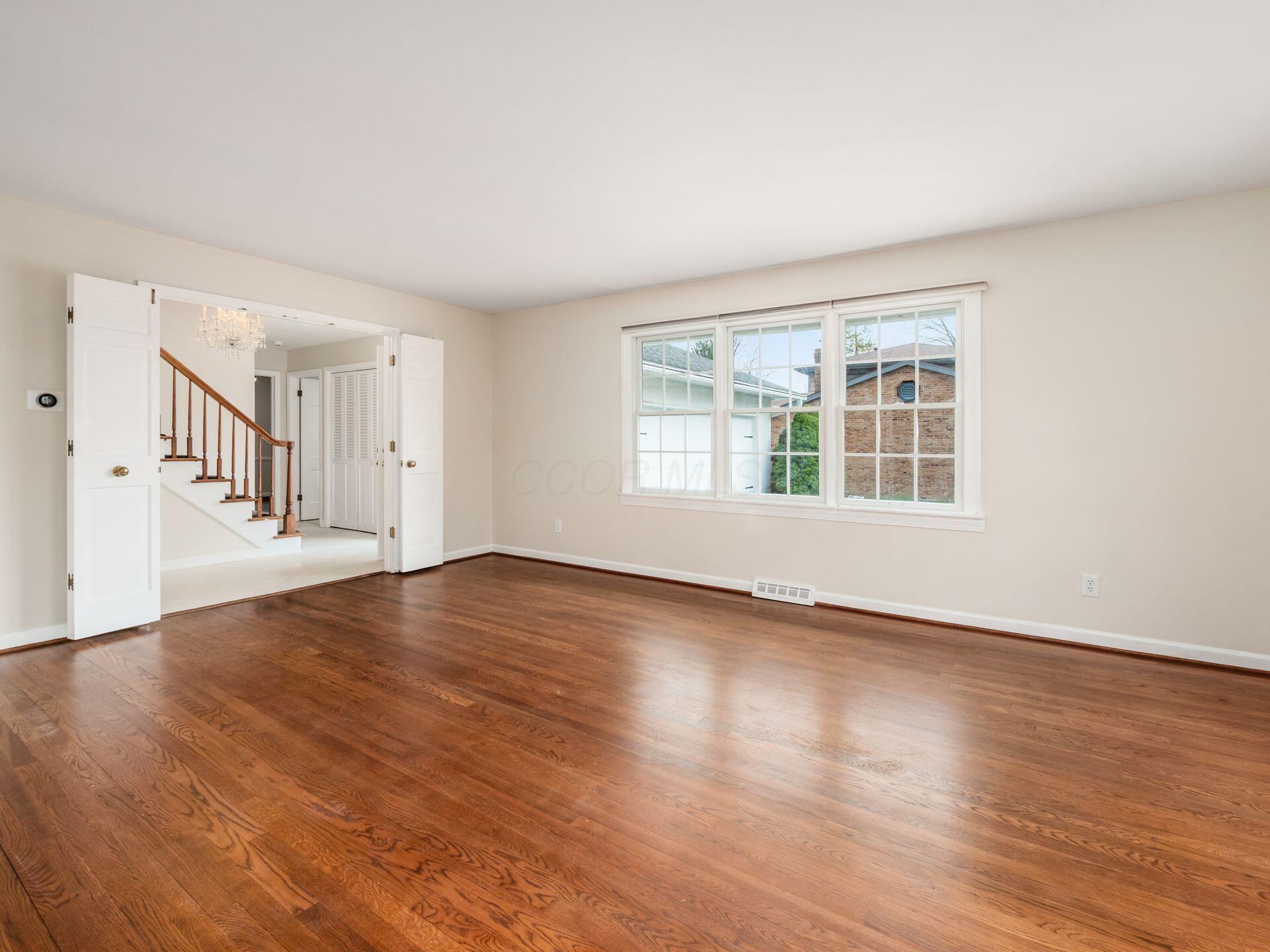 880 Lynbrook Road Columbus, OH 43235 - Photo 15 of 59 Take it with or without the beautiful custom rug!