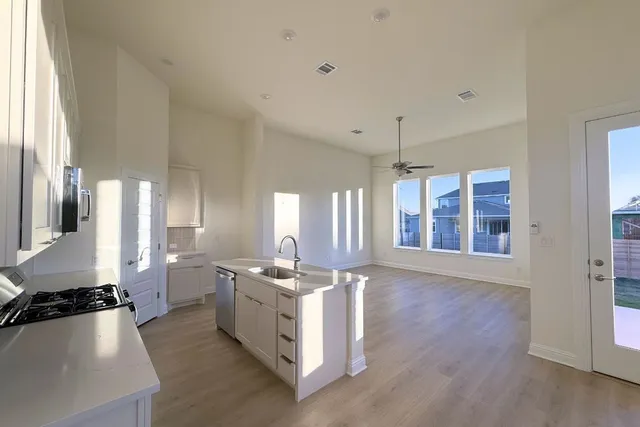 $355,955 | 1025 Stonehill Drive, Georgetown, TX 78633