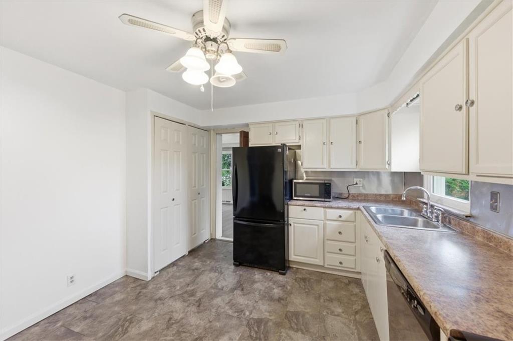119 Planet Way McKees Rocks, PA 15136 - Photo 9 of 32