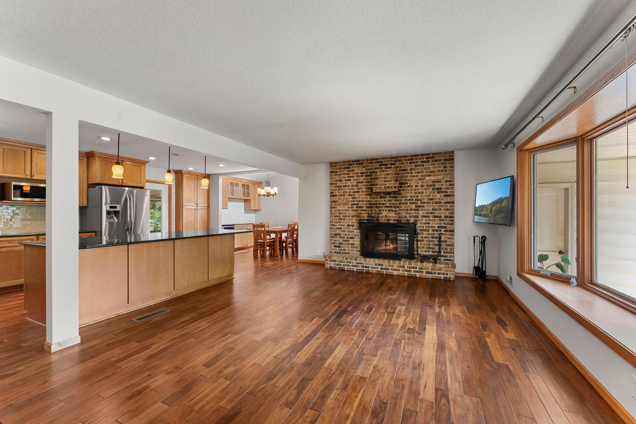 9725 Queen Road Bloomington, MN 55431 - Photo 5 of 27 Gallery Image 5
