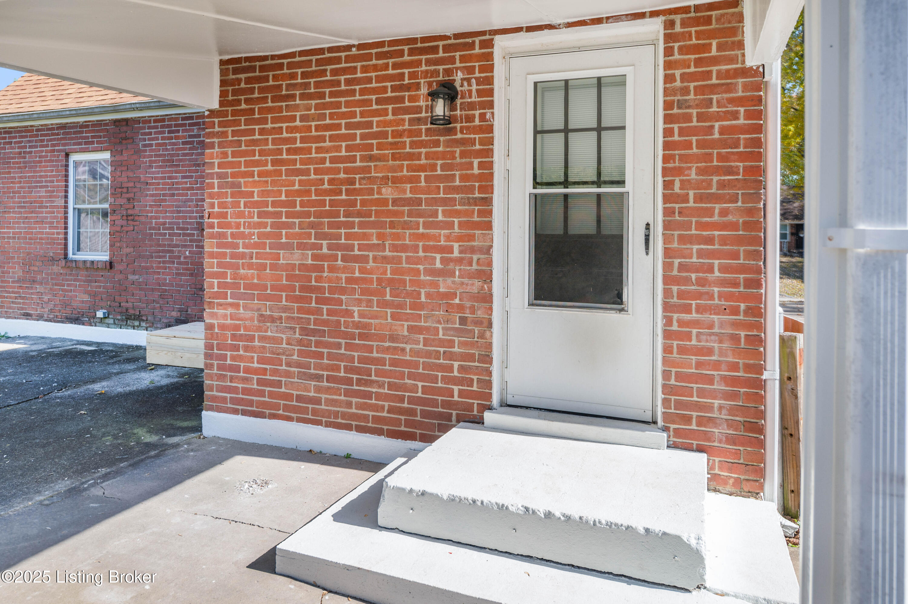 4622 Kiefer Road Louisville, KY 40216 - Photo 29 of 35 4622KeiferRd-28