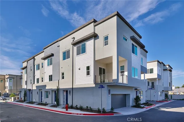 $1,074,990 | 7268 Aura Circle, Huntington Beach, CA 92647