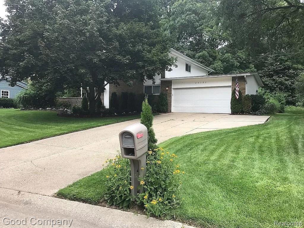 30123 Fox Grove Road Farmington, MI 48334 - Photo 2 of 36