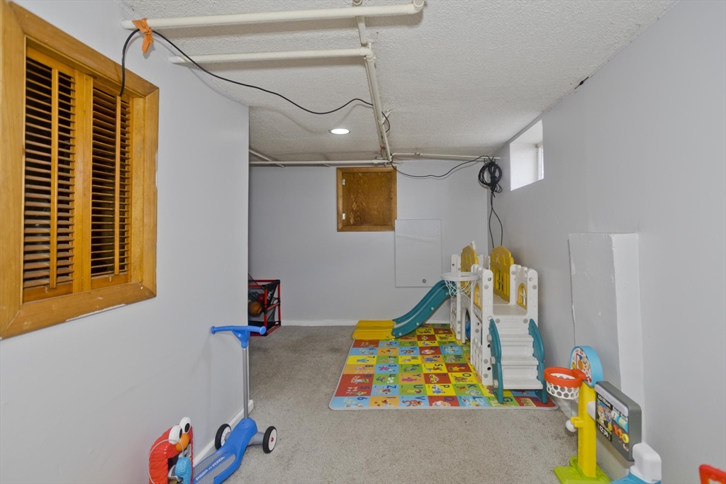 15 Monticello Avenue Springfield, MA 01109 - Photo 29 of 42