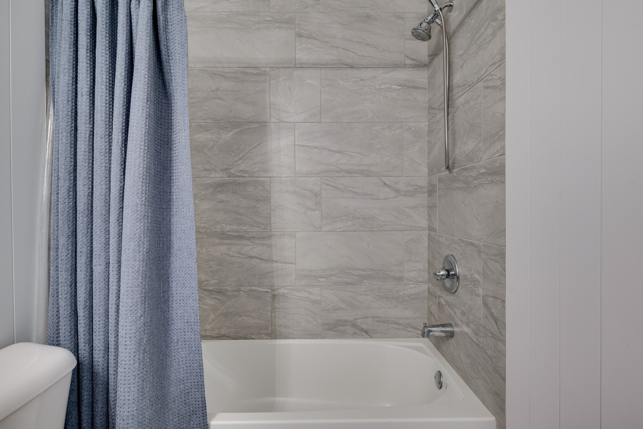 211 Westwind Drive Springfield, TN 37172 - Photo 28 of 33 a bath tub sitting next to a small bathroom