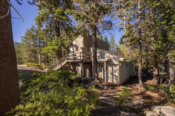 $270,000 | 125 South Yuba Drive, Soda Springs, CA 95728