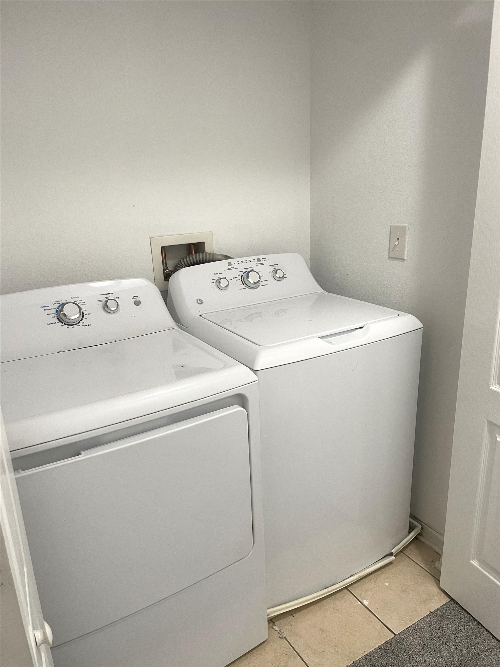 509 Cabernet Place St. Augustine, FL 32084 - Photo 14 of 16 a utility room with dryer and washer