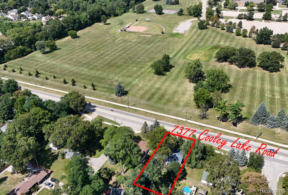 7377 Cooley Lake Road West Bloomfield, MI 48324 - Photo 46 of 59