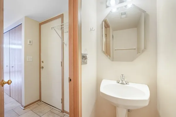 $264,900 | 900 Symphony Drive, Aurora, IL 60504