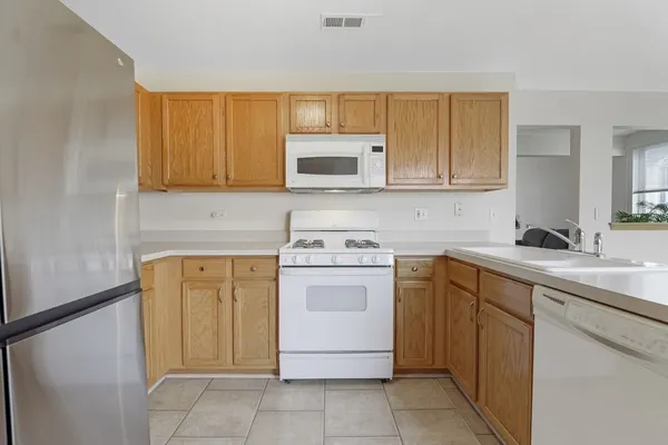 $264,900 | 900 Symphony Drive, Aurora, IL 60504