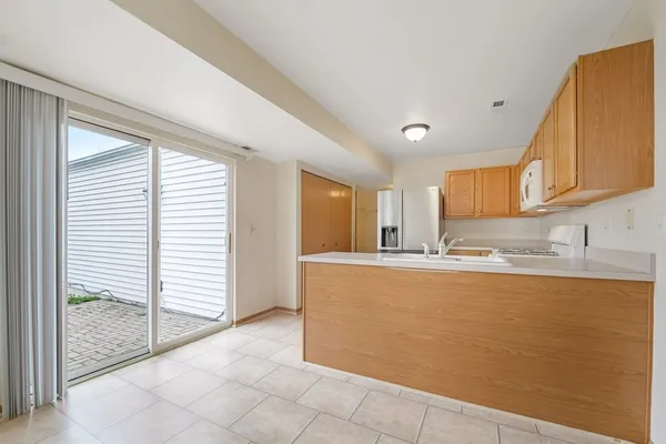 $264,900 | 900 Symphony Drive, Aurora, IL 60504