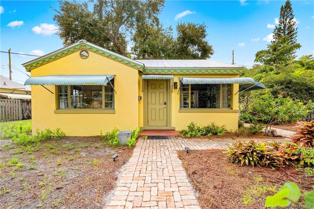 120 Southwest 5th Street Stuart, FL 34994 - Photo 24 of 35 a front view of a house with a yard