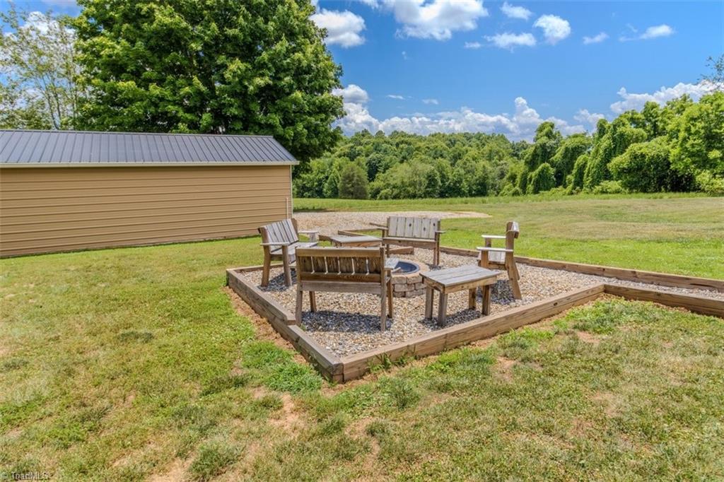 211 Parsons Road Wilkesboro, NC 28697 - Photo 8 of 48