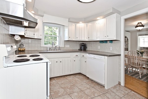 11 Windsor Road Stoneham, MA 02180 - Photo 9 of 30 Gallery Image 9
