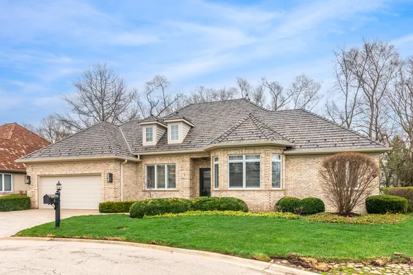 $900,000 | 4 Carlton Court, Inverness, IL 60010