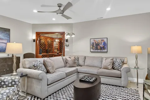 $900,000 | 4 Carlton Court, Inverness, IL 60010