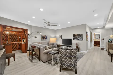 $900,000 | 4 Carlton Court, Inverness, IL 60010