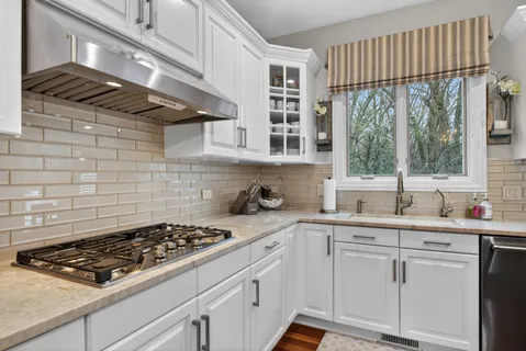 $900,000 | 4 Carlton Court, Inverness, IL 60010