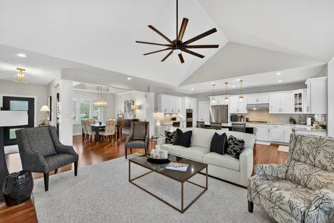 $900,000 | 4 Carlton Court, Inverness, IL 60010
