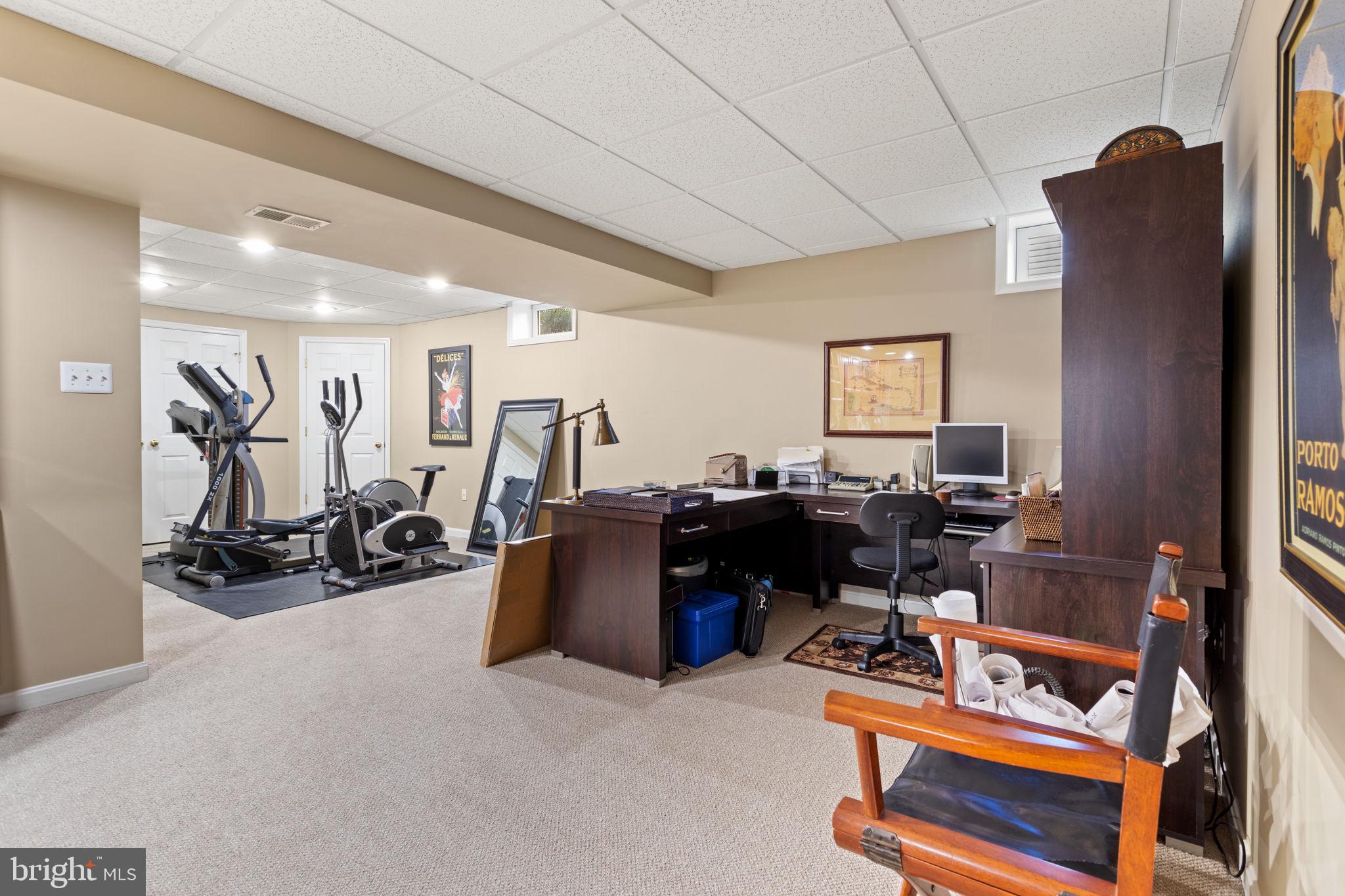 5940 Sandy Ridge Elkridge, MD 21075 - Photo 82 of 106 desk conveys