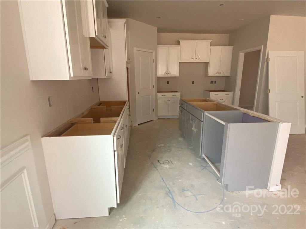 3237 Windhaven Lane, Unit 98 Tega Cay, SC 29708 - Photo 7 of 17 a kitchen that has a sink and a stove in it
