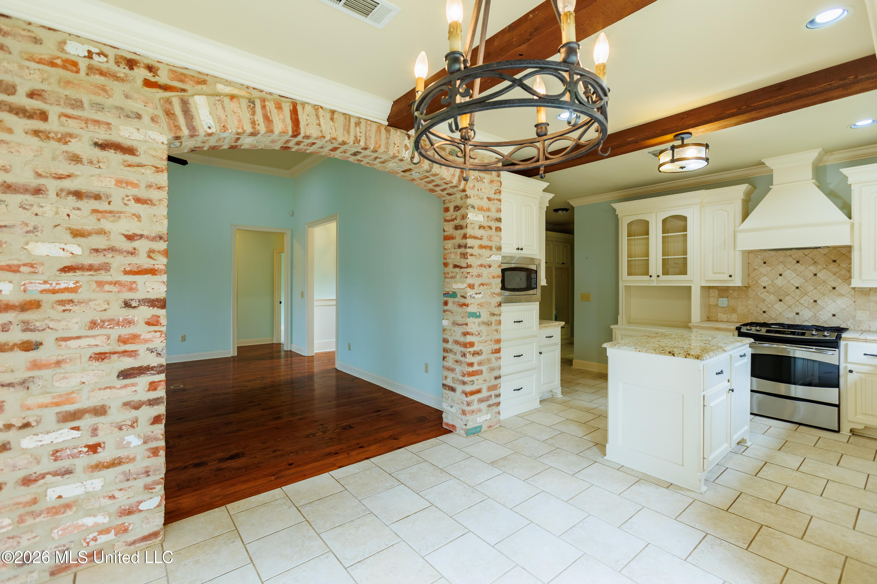 112 Amethyst Lane Brandon, MS 39047 - Photo 4 of 19 112 Amethyst Ln-8