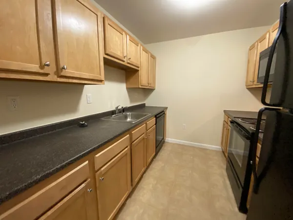 $1,965 | 100 Sentinel Court, Unit 202, Manchester, NH 03103