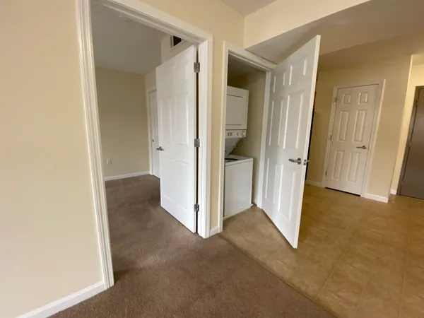 $1,965 | 100 Sentinel Court, Unit 202, Manchester, NH 03103