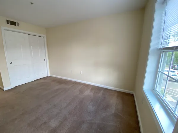 $1,965 | 100 Sentinel Court, Unit 202, Manchester, NH 03103