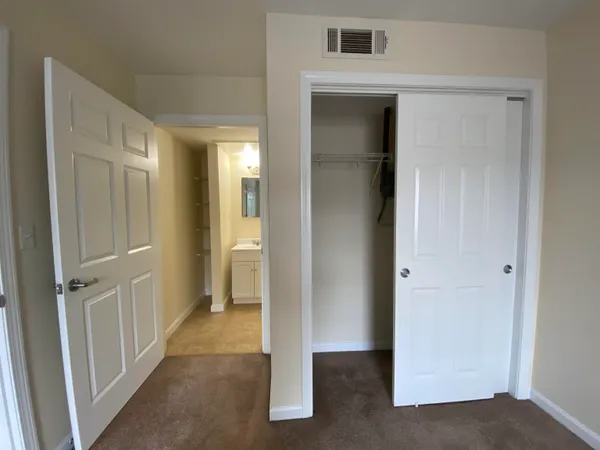 $1,965 | 100 Sentinel Court, Unit 202, Manchester, NH 03103