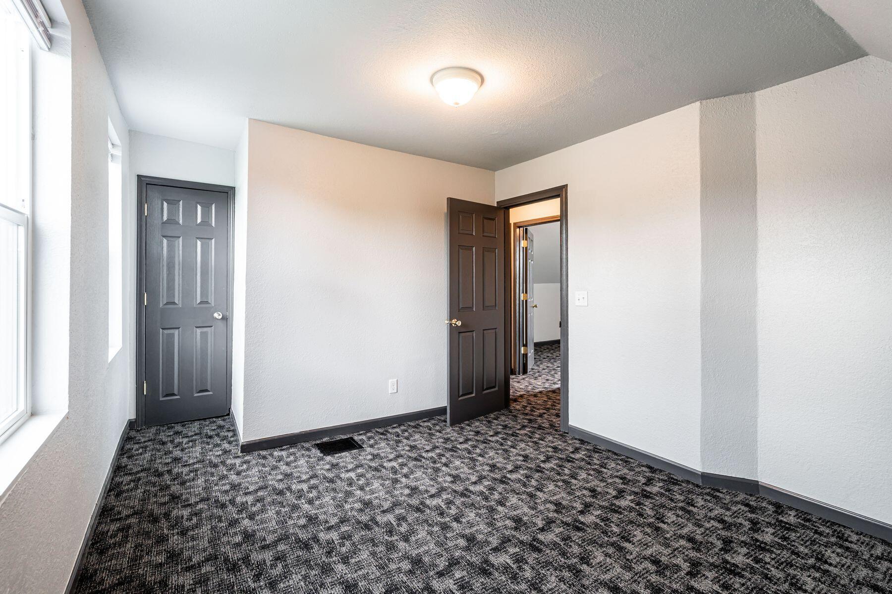 547 North 25th Street Milwaukee, WI 53233 - Photo 16 of 27 Bedroom 2