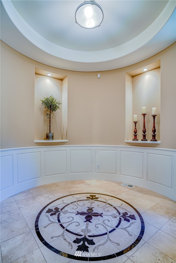 816 South 38th Court Renton, WA 98055 - Photo 2 of 23 Gallery Image 2