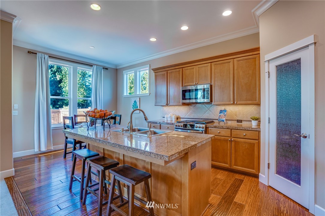 816 South 38th Court Renton, WA 98055 - Photo 3 of 23 Gallery Image 3