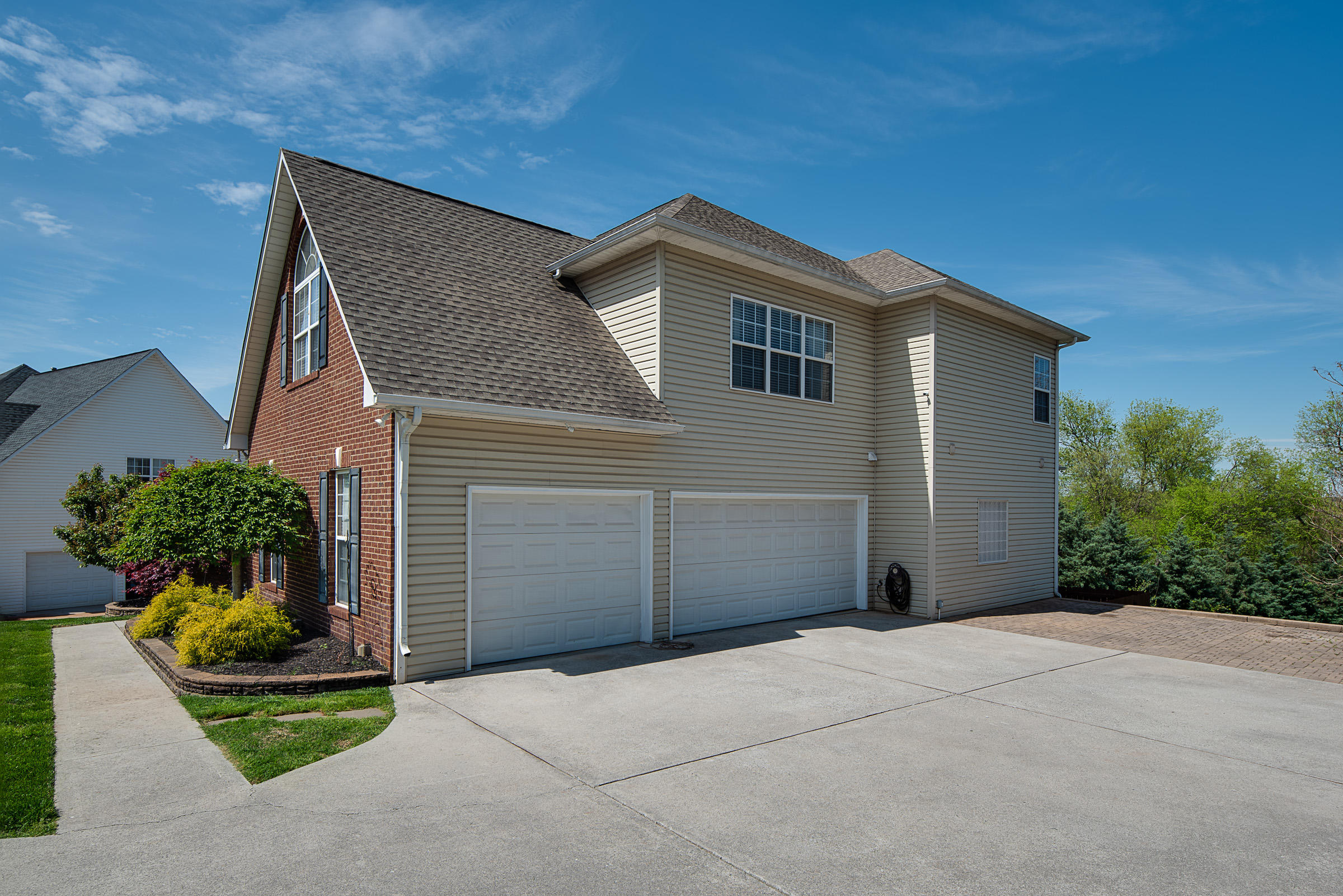 12913 Clear Ridge Road Knoxville, TN 37922 - Photo 2 of 31 3-Car Garage