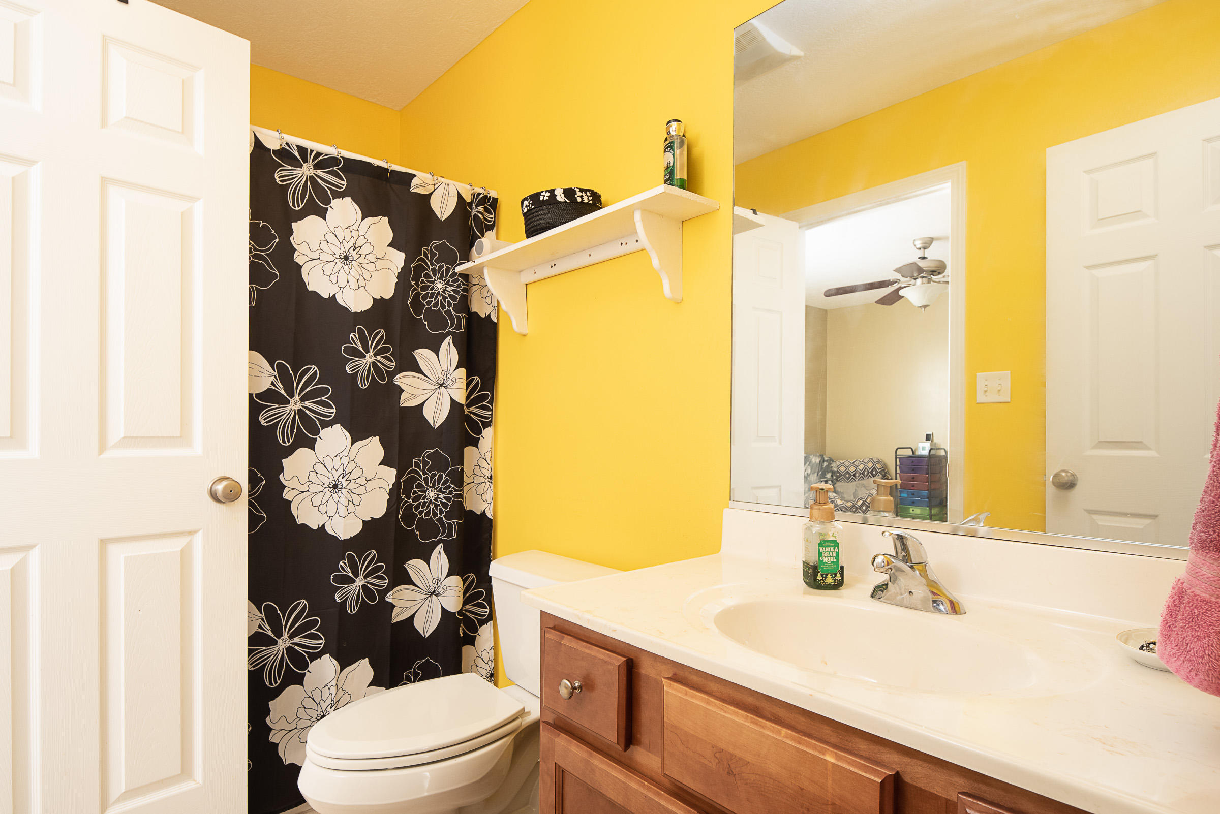 12913 Clear Ridge Road Knoxville, TN 37922 - Photo 17 of 31 Full Bathroom 2