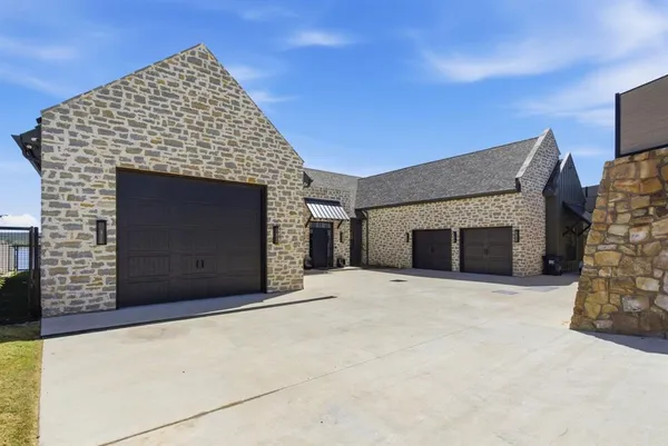 $3,995,000 | 5405 Edgewater Drive, Graham, TX 76450