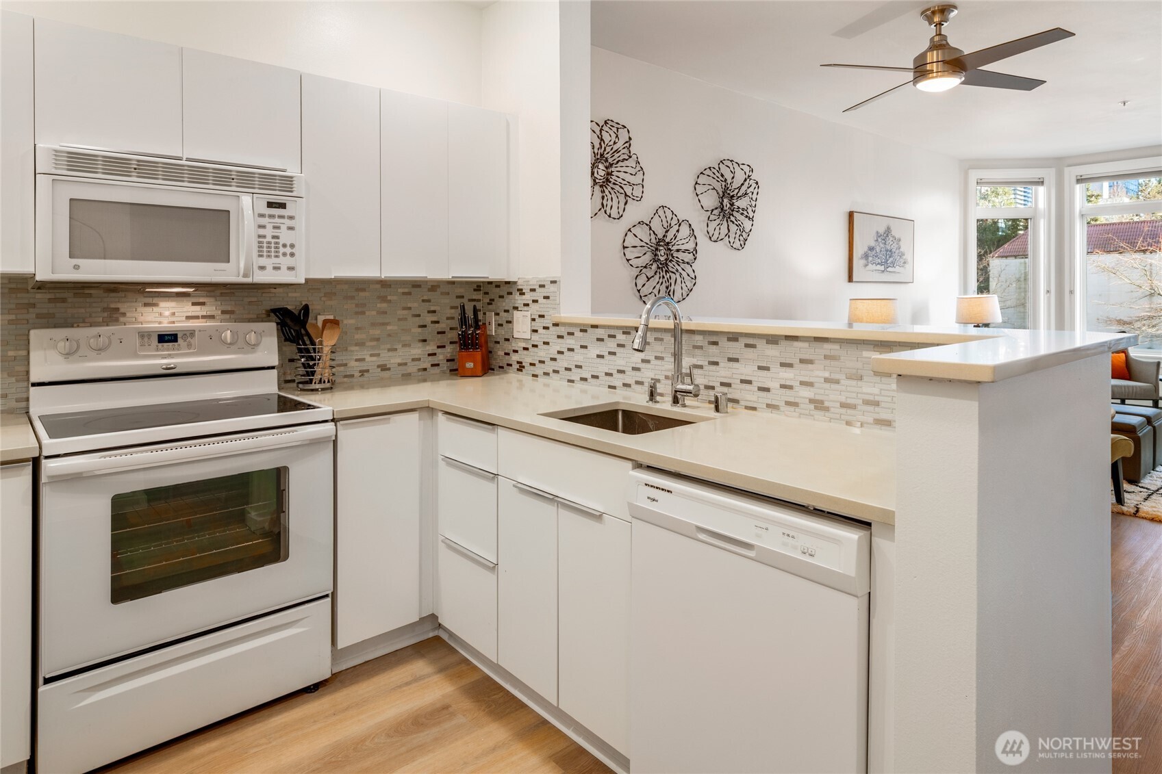 2415 2nd Avenue, Unit 432 Seattle, WA 98121 - Photo 13 of 36