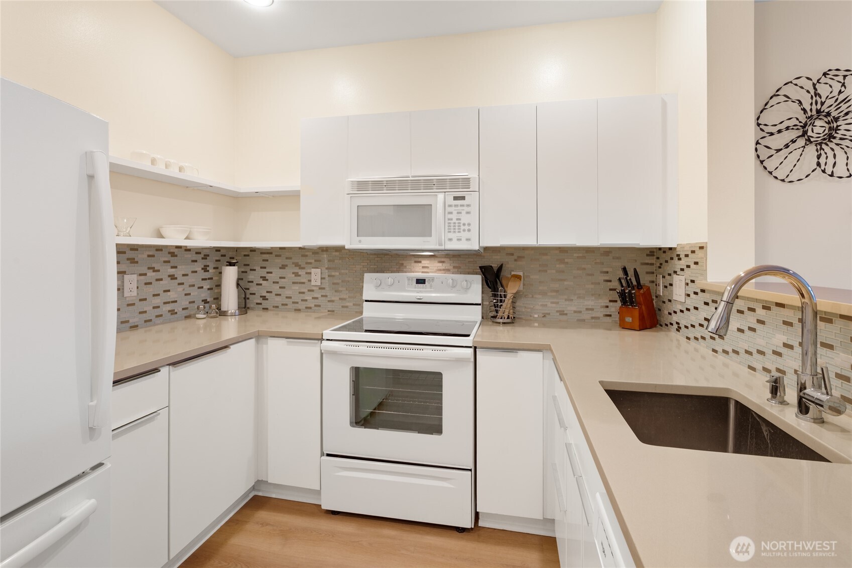 2415 2nd Avenue, Unit 432 Seattle, WA 98121 - Photo 14 of 36